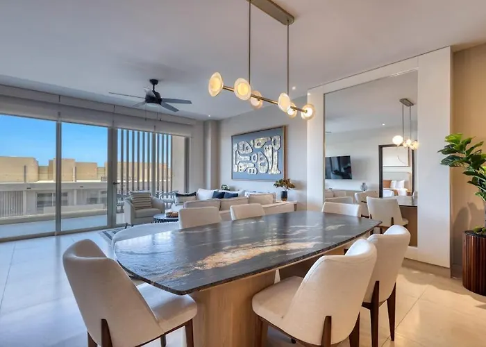 Ferienhaus Elegant With Heated Pool, Pickleball, Gym & Garden Views *
