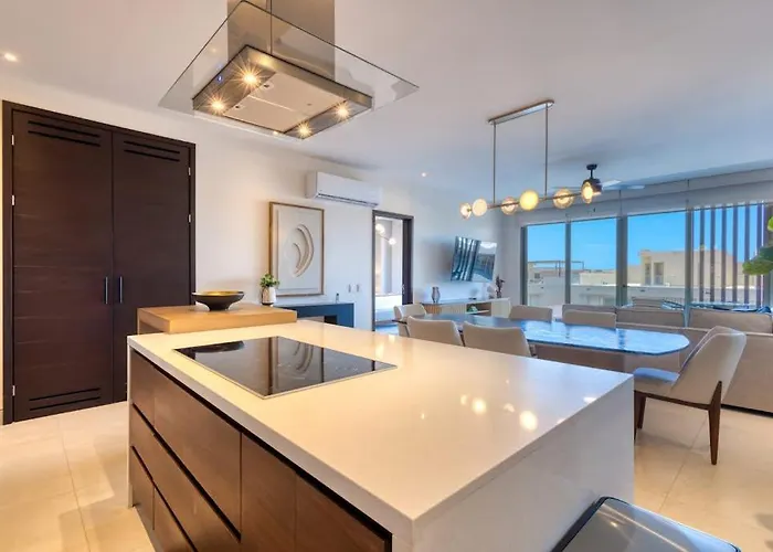Ferienhaus Elegant With Heated Pool, Pickleball, Gym & Garden Views