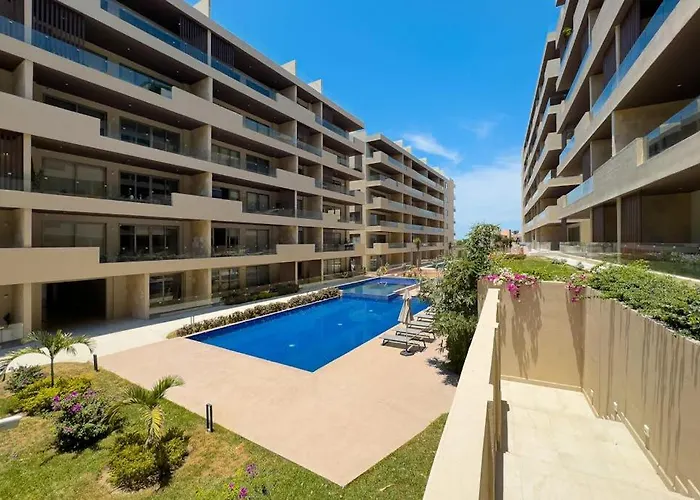 Ferienhaus Elegant With Heated Pool, Pickleball, Gym & Garden Views
